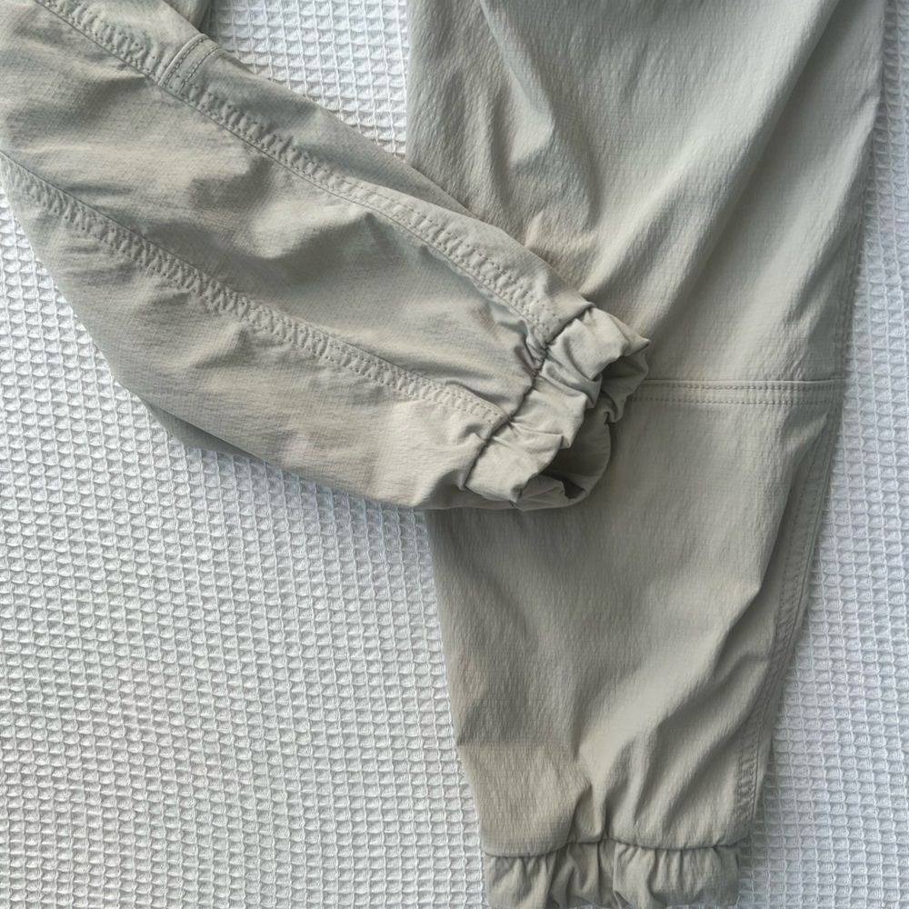 Athleta Women's Tan Jogger Lightweight Cinched Hem Pants sz 12 - Picture 6 of 13